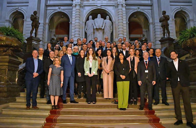 Skupinska fotografija udeležencev mednarodnega srečanja v Bernu v Švici