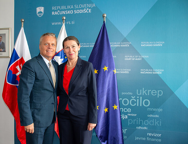 Predsednica računskega sodišča Jana Ahčin in predsednik VRI Slovaške republike Ľubomír Andrassy
