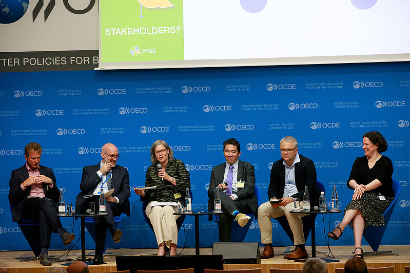Razprava v okviru zasedanja Združenja revizorjev OECD (Foto: OECD)