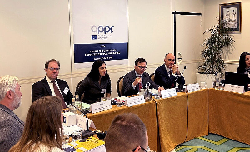 Del sodelujočih in gostiteljev konference pristojnih institucij za nadzor nad delovanjem političnih strank in političnih fundacij, ki je potekala v Bruslju