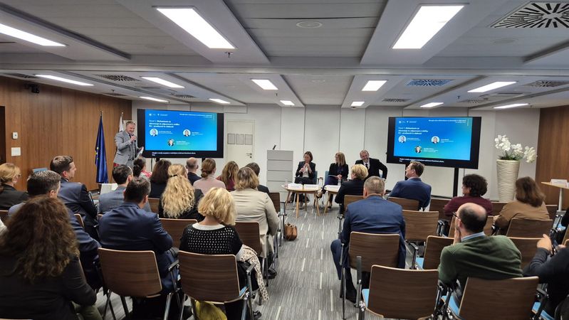Na prvem panelu so predstavili prednosti in slabosti mehanizma z vidika EU Na prvem panelu so predstavili prednosti in slabosti mehanizma z vidika EU