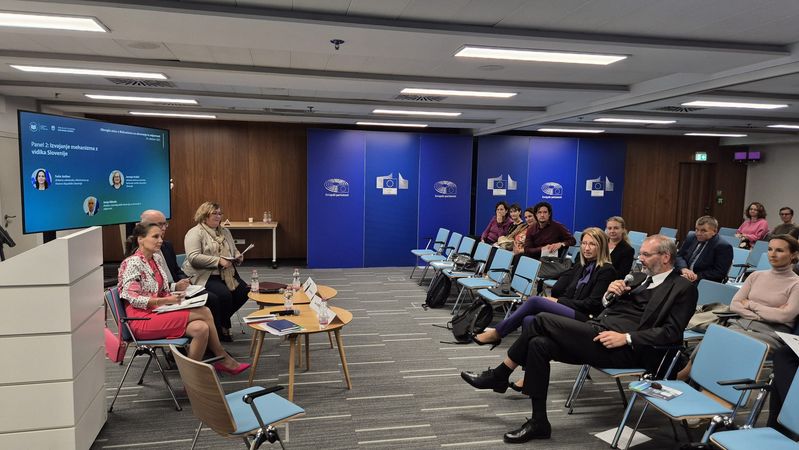 Tema drugega panela so bile izkušnje Slovenije
