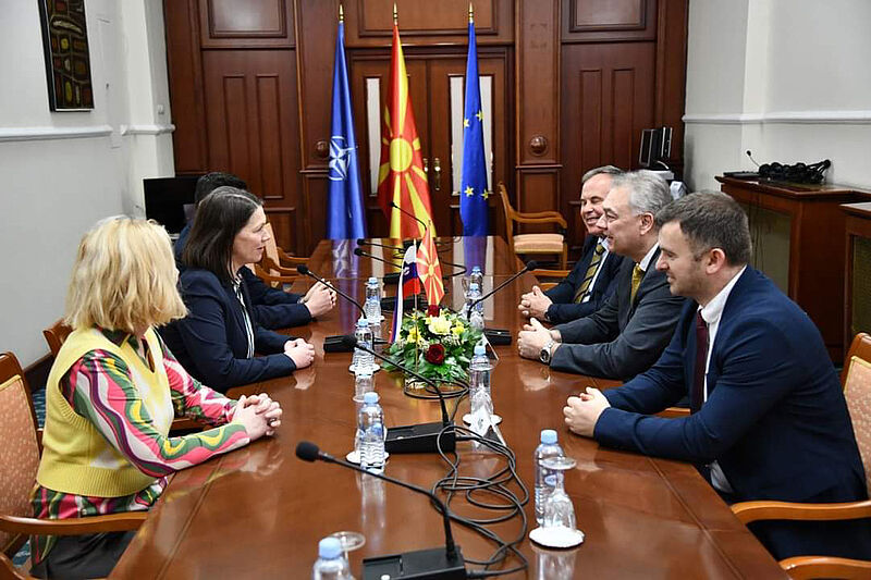 Sestanek delegacije računskega sodišča v parlamentu s predsedujočim podpredsednikom Sobranja Republike Severne Makedonije Goranom Misovskim