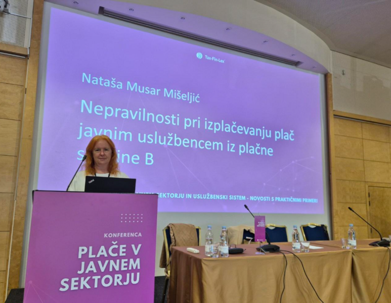 Vrhovna državna revizorka Nataša Musar Mišeljić med predavanjem