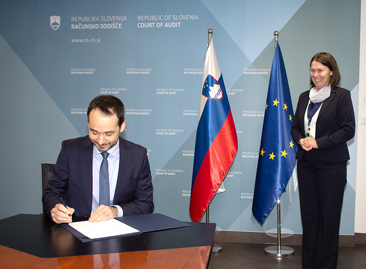 Novoimenovani vrhovni državni revizor Luka Ramovš med zaprisego